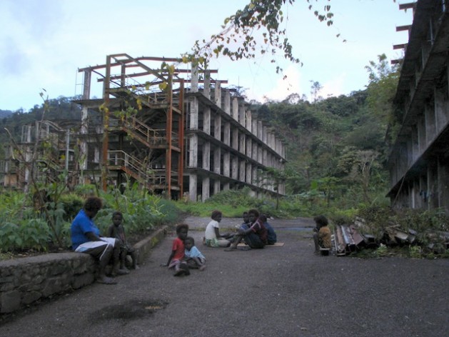 Comunidades indígenas siguen viviendo junto a la mina de cobre Panguna, en Bougainville, Papúa Nueva Guinea, que tuvo que cerrar en 1989. Crédito: Catherine Wilson/IPS
