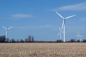 El parque eólico Erie Shores, de Canadá, tiene 66 turbinas con una capacidad de 99 megavatios. Crédito: Denise Morazé / IPS
