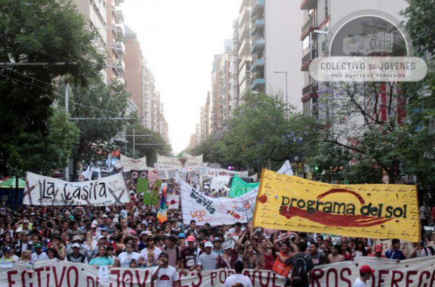 Unas 15.000 personas participaron el 20 de noviembre de 2013 de la Marcha de la Gorra, en la ciudad argentina de Córdoba, contra la arbitrariedad policial hacia los jóvenes, según su apariencia y condición. Crédito: Cortesía de Colectivo de Jóvenes por Nuestros Derechos