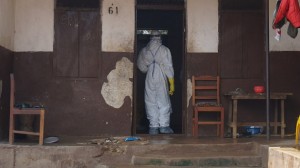 Uno de los epicentros del ébola, el distrito de Kailahun, en la frontera oriental de Sierra Leona con Guinea, está en cuarentena desde principios de agosto. Crédito: ©EC/ECHO/Cyprien Fabre