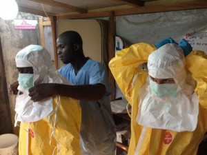 Sierra Leona y Liberia podrían tener más de 20.000 casos nuevos de ébola en las próximas seis semanas y hasta 1,4 millones para enero de 2015, de mantenerse el actual ritmo de expansión del virus. Crédito: Comisión Europea DG ECHO/CC-BY-ND-2.0