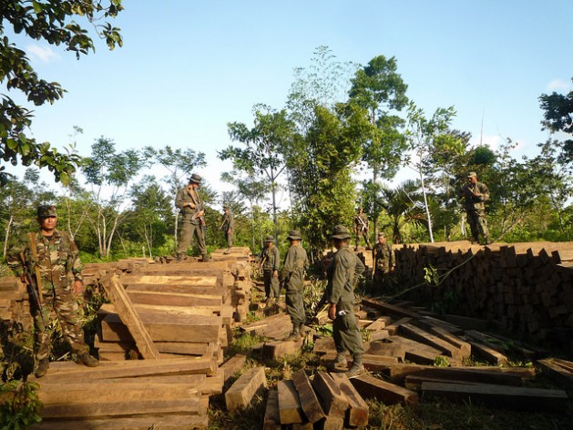 Madera confiscada por la tala ilegal en la Reserva de Biosfera de Bosawas, en Nicaragua. Crédito: José Garth Medina/IPS