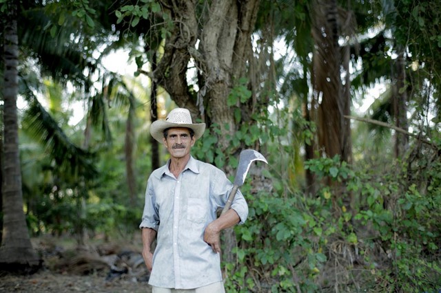 El salvadoreño Adolfo es un ejemplo de los beneficios de la agroecología campesina. Crédito: Jason Taylor/Amigos de la Tierra Internacional