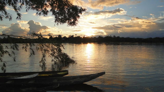 El río Pirá Paraná, también conocido como Apoparis, un afluente del río Amazonas, a su paso por la comunidad indígena de San Miguel, en el departamento colombiano de Vaupés. América Latina cuenta con 30 por ciento del agua dulce del mundo. Crédito: María Cristina Vargas/IPS