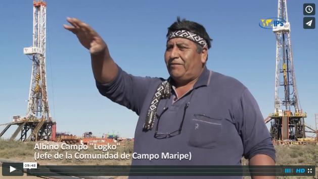 Torres petroleras invaden la tierra argentina de los mapuches