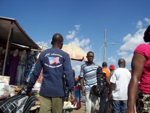Mercado en Lusaka, Zambia. Crédito: Lewis Mwanangombe/IPS