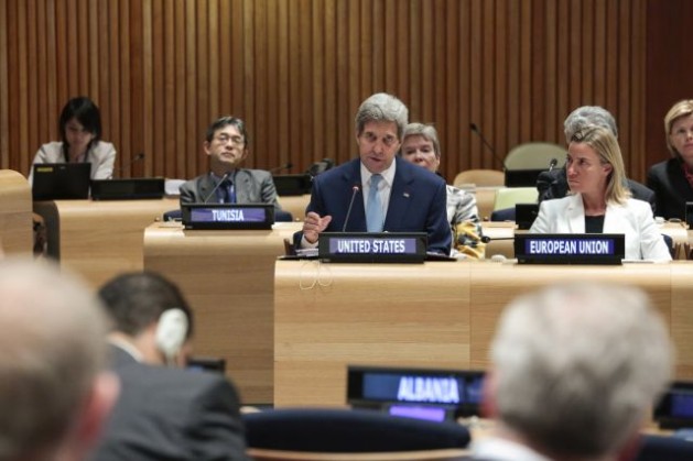 El secretario de Estado de Estados Unidos, John Kerry (al centro) en la Séptima Reunión Ministerial del Tratado de Prohibición Completa de los Ensayos Nucleares, en septiembre de 2014. Crédito: Foto de la ONU/Evan Schneider