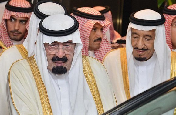 El fallecido rey Abdalá (izquierda) y su hermano menor, Salman bin Abdulaziz al Saud, el nuevo monarca de Arabia Saudita. Crédito: Tribes of the World/cc by 2.09
