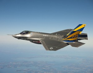 El avión de combate F-35C, de la Armada de Estados Unidos, en vuelo de prueba sobre la Bahía de Chesapeake. Crédito: dominio público