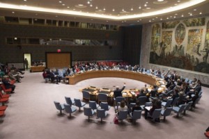 El Consejo de Seguridad adoptó por unanimidad la resolución 2219 (2015), que extiende el embargo de armas a Costa de Marfil por un año, hasta el 30 de abril de 2016. Crédito: UN Photo/Eskinder Debebe.