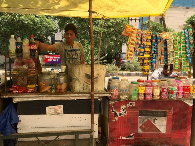 Se estima que India tiene 10 millones de vendedoras y vendedores callejeros. Crédito: Neeta Lal/IPS
