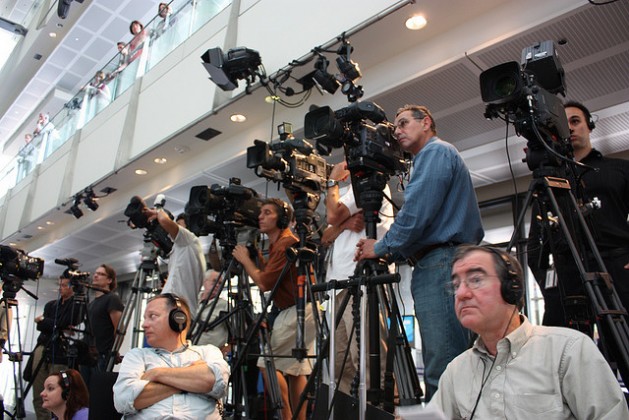 Medios de comunicación presentes en una conferencia de prensa en el museo Newseum, en Washington, el 16 de julio de 2009. Crédito: NASA Goddard Space Flight Center/cc by 2.0