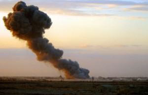 Bombardeos aéreos de las fuerzas aliadas occidentales pone fin a la Operación Glaciar 4, una ofensiva contra las fuerzas del movimiento extremista Talibán en Afganistán, en 2007. Crédito: Sean Clee/licencia OGL