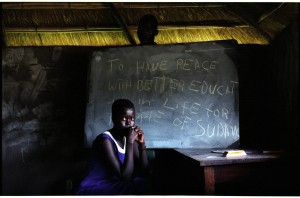 Solo siete por ciento de las niñas y jóvenes de Sudán del Sur terminan la enseñanza primaria, y apenas dos por ciento llegan al nivel secundario. Crédito: John Robinson/IPS