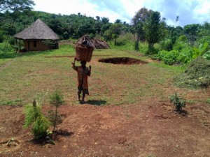 Ecoaldea de Permacultura Ndanifor, en Bafut, en la región Noroeste de Camerún, la primera y única que promueve el principio de que la clave de la seguridad alimentaria radica en métodos agrícolas orgánicos y sostenibles. Crédito: Mbom Sixtus/IPS
