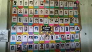 En el comedor de la Parroquia de San Gerardo, en la ciudad de Iguala, se han ido colgando las fotos de los desaparecidos en el estado de Guerrero, en el suroeste de México. Crédito: Daniela Pastrana/IPS