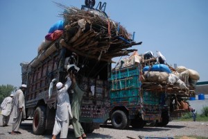 La mayoría de los aproximadamente tres millones de refugiados afganos en Pakistán cruzaron la frontera en 1979 durante la invasión soviética de su país. Crédito: Ashfaq Yusufzai/IPS
