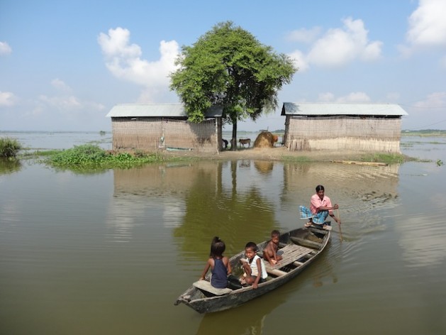 Las inundaciones en el distrito de Morigaon, en India, afectaron más de 27.000 hectáreas de tierra agrícolas en agosto de 2014. Crédito: Priyanka Borpujari/IPS