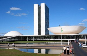 Sede del bicameral Congreso Nacional legislativo, en Brasilia, donde el 6 de octubre se dio el primer paso para un posible juicio político en el Senado a la presidenta brasileña, Dilma Rousseff, que eventualmente llevaría a su inhabilitación. Crédito: Creative Commons