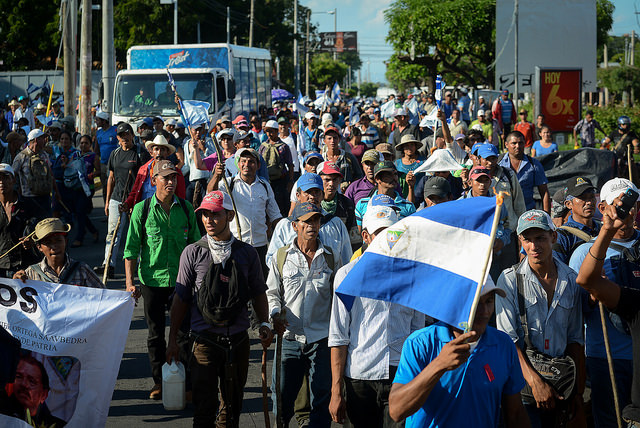 Centenares de campesinos llegaron a Managua desde la costa caribeña del sur de Nicaragua, el 27 de octubre, para participar en la 55 protesta en el país contra la construcción del canal interoceánico, que desplazaría a miles de familias rurales. Crédito: Carlos Herrera/IPS
