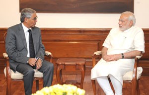 El ex primer ministro de Nepal, Sher Bahadur Deuba (a la izquierda), junto al primer ministro de India, Narendra Modi. Crédito: Wikimedia Commons