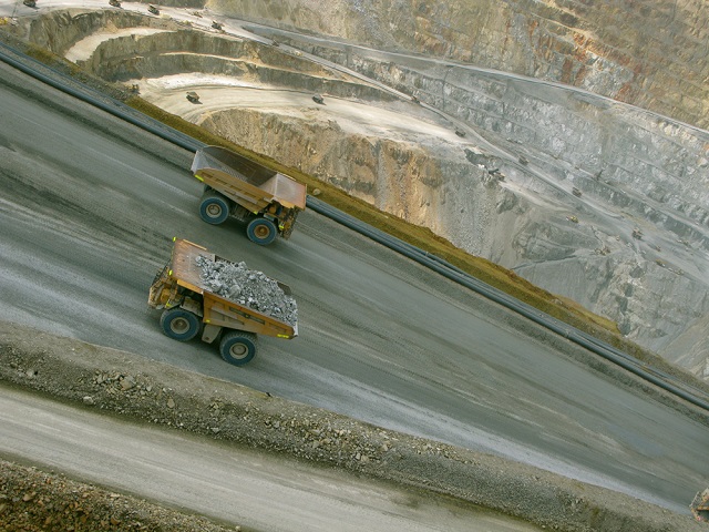 La empresa minera estadounidense Newmont evadió la ley de minería de Indonesia al aplicar una cláusula de solución de controversias de un tratado de inversión con Holanda. Crédito: Randi Ang.