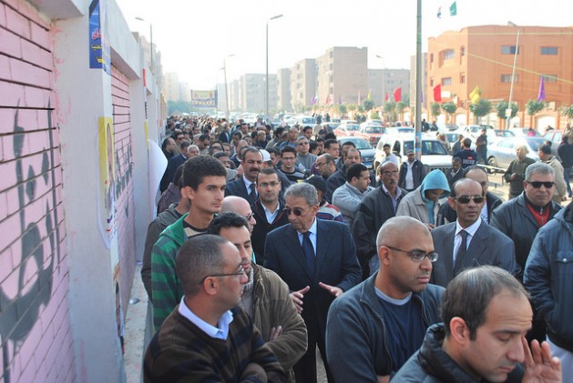 En fila para votar en El Cairo. Crédito: Khaled Moussa al Omrani / IPS.