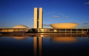 En este emblemático edificio de Brasilia, sede del Congreso Nacional legislativo, se decidirá a lo largo de los próximos meses la suerte política de la presidenta Dilma Rousseff. Crédito: Congreso de Brasil
