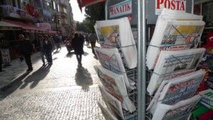 Kiosco de prensa en el barrio de Kadikoy, en Estambul. Crédito: Joris Leverink / IPS