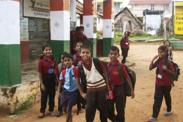 Escolares de Harohalli Taluq, una localidad 60 kilómetros al sur de Bangalore, India. Crédito: Malini Shankar/IPS