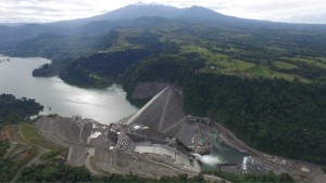 El Proyecto Hidroeléctrico Reventazón entrará a funcionar en este primer semestre de 2016 y aportará el quinto embalse a la matriz eléctrica de Costa Rica. Crédito: Instituto Costarricense de Electricidad