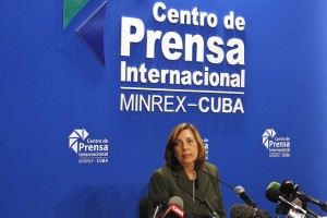 Josefina Vidal, directora general de Estados Unidos del Ministerio de Relaciones Exteriores de Cuba, tras la lectura el 18 de febrero del comunicado oficial sobre la histórica visita al país del presidente de Estados Unidos, Barack Obama, el 21 y el 22 marzo. Crédito: Jorge Luis Baños/IPS