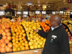Los productores africanos, como los que cultivan estos limones en Sudáfrica, se beneficiarán con las iniciativas para promover el intercambio comercial entre los países de África. Crédito: Jonh Fraser/IPS