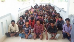 Bangladesíes que pretendían emigrar fueron abandonados por traficantes de personas en alta mar y posteriormente rescatados por la Guardia Fronteriza de Bangladesh. Crédito: Abdur Rahman/IPS