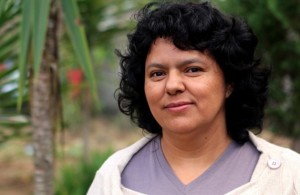 La asesinada defensora de derechos humanos, del ambiente y de los indígenas, la hondureña Berta Cáceres: Crédito: Premio Ambiental Goldman