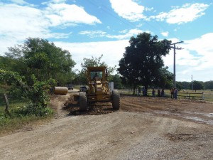 En la zona rural de Brito, en el departamento de Rivas, a 112 kilómetros al sur de Managua, comenzaron en diciembre de 2014 las primeras obras de infraestructura para el canal interoceánico de Nicaragua, con reparaciones de caminos de tierra para transporte terrestre. Desde entonces, las obras de infraestructura no han tenido más avances. Crédito: Ramón Villareal/IPS