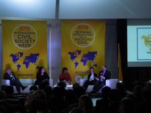Emilio Álvarez-Icaza, secretario ejecutivo de la Comisión Interamericana de Derechos Humanos (CIDH), el primero a la derecha, interviene en un panel sobre la situación del activismo en América Latina durante la Semana Internacional de la Sociedad Civil. Crédito: Constanza Vieira/IPS