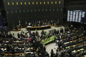 En un ambiente crispado y partidizado comenzó este viernes 15 en la Cámara de Diputados de Brasil la histórica votación sobre la apertura de un juicio político a la presidenta Dilma Rousseff. Crédito: Marcelo Camargo/Agência Brasil