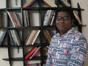 El escritor y activista bangladesí Maruf Rosul recibió varias amenazas de muerte de extremistas islámicos por el contenido de su blog. Crédito: Amy Fallon/IPS