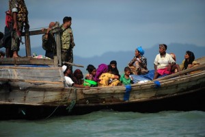 Un grupo de refugiados es devuelto por la guardia fronteriza de Bangladesh en 2012. La violencia contra los rohinyás musulmanes en Birmania tiene ya varios años. Crédito: Anurup Titu/IPS.