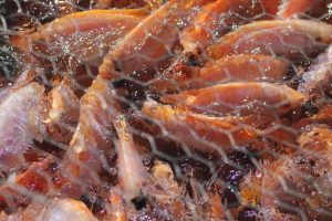 Así luce la tilapia tras seis meses de crecimiento, cuidados y alimentación para poder ser ofrecida a la venta en el mercado. Crédito: Thelma Mejía/IPS