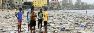 La mayor limpieza de playas del mundo en Versova, en la ciudad india de Mumbai. Crédito: PNUMA.