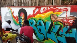 Un artista realiza un grafiti en Accra del líder independentista de Ghana, Kwame Nkrumah. Crédito: Kwaku Botwe/IPS.