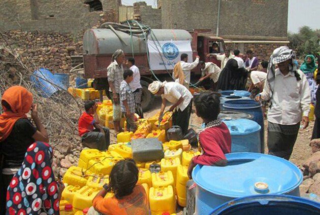 Distribución de agua en Yemen, una de las mayores crisis humanitarias. Crédito: UN photo