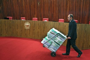 Los 8.000 folios del expediente sobre las irregularidades en la campaña electoral de 2014, elaborado por el relator Herman Benjamin, con pruebas “oceánicas”, según él, no sirvieron para la cond