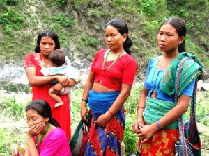 Mujeres de una tribu indígena de Nepal. Una década después de adoptada la histórica Declaración sobre los Derechos de los Pueblos Indígenas todavía queda mucho por hacer. Crédito: Mallika Aryal/IPS.