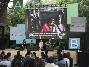 Una de las numerosas charlas entre periodistas de América Latina que se celebraron durante el Festival Gabo, organizado en la ciudad colombiana de Medellín por la Fundación para el Nuevo Periodismo Iberoamericano. Crédito: Fernando Santillán/IPS