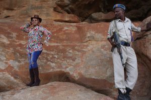 Las cuevas con arte rupestre de Laas Geel atraen a turistas extranjeros y locales. Hay esperanzas de que algún día puedan formar parte de la industira turística de Somalilandia. Crédito: James Jeffrey/IPS.