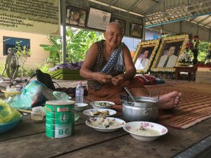 En la fotografía Phauk Se, de 80 años, cuyo hijo, el popular periodista Kem Ley, crítico del gobierno, fue asesinado en julio de 2016. Crédito: Pascal Laureyn/IPS.