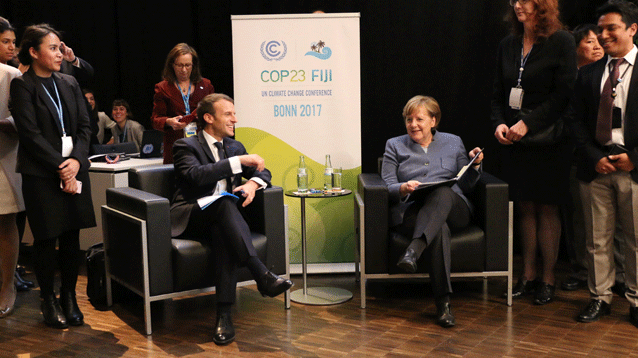 El presidente francés Emmanuel Macron y la canciller alemana Angela Merkel en un plenario de alto nivel en la COP23, realizada en Bonn del 6 al 17 de noviembre de 2017. Crédito: Arial Alexovich/DPI.